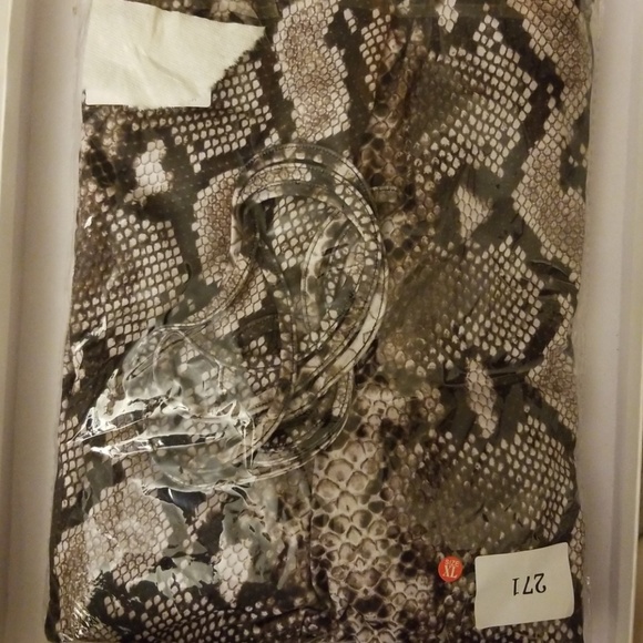 Snakeskin Printed Twilled Satin One Peace - Picture 7 of 7